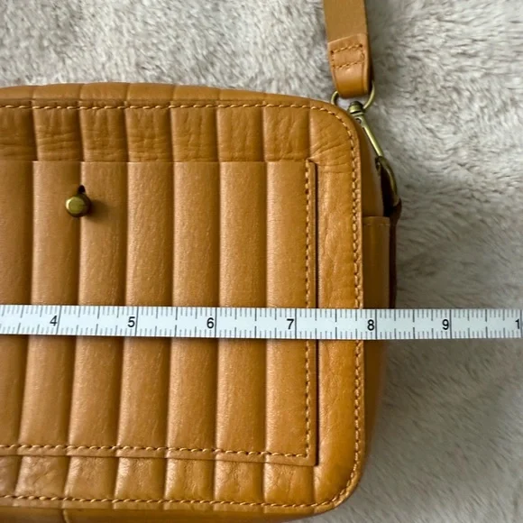 NWT Madewell The Transport Leather Camera Bag: Bubble Pleat Edition - Picture 12 of 12